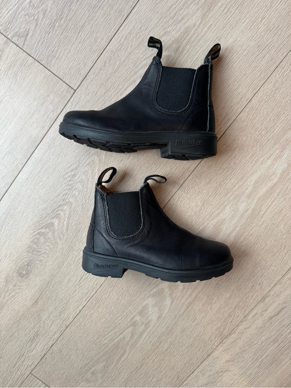 Blundstone Kids Black Leather Boots. #531